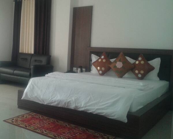 Motel Sayonara, Begusarai 2